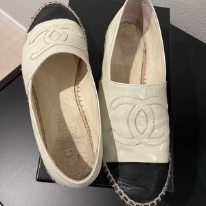 Chanel espadrilles size 39 blanc/noir with box.